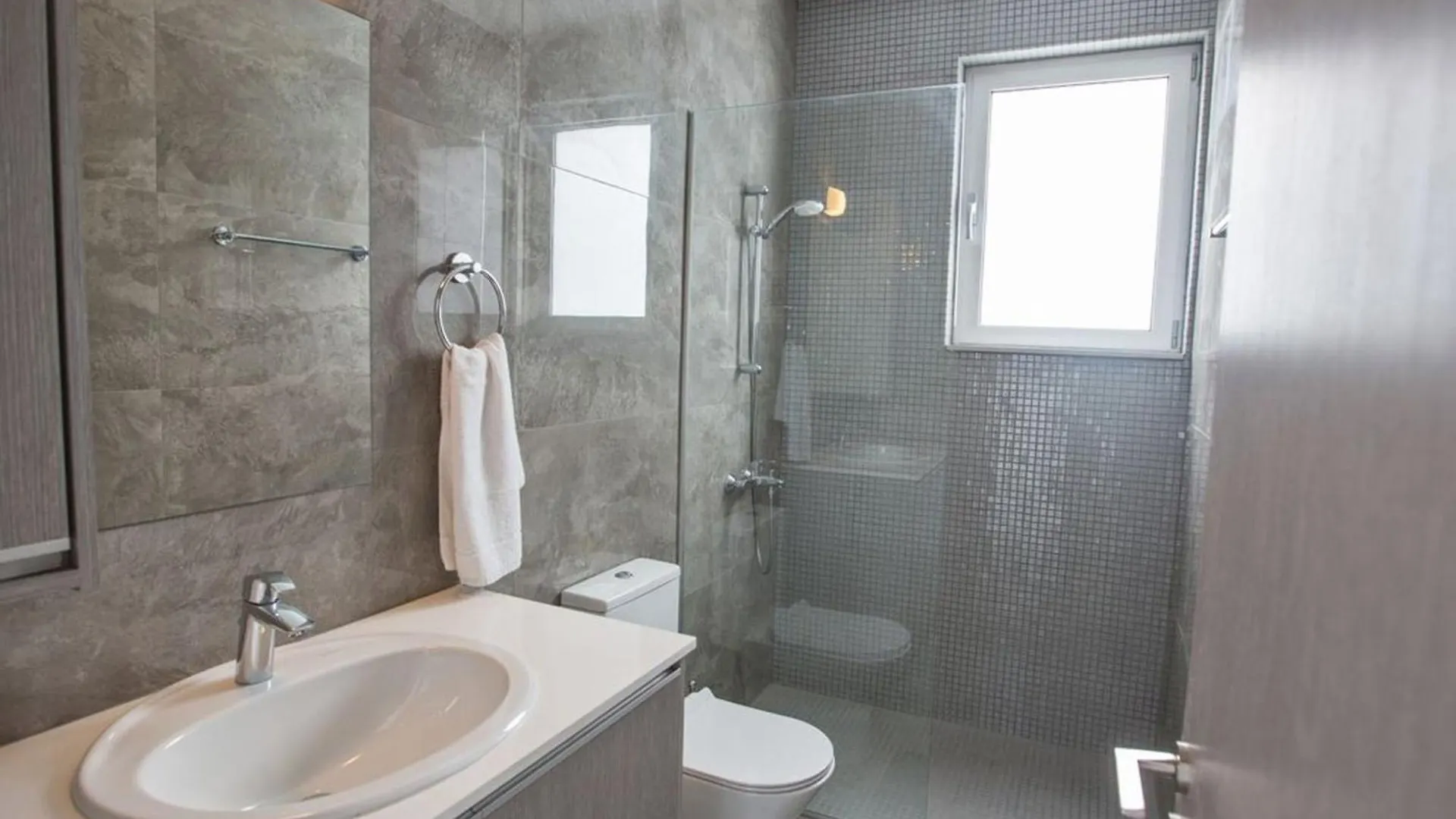 Villa Olive Bronze, Luxurious 2Bdr With Pool, Close To Protaras Strip And Beach