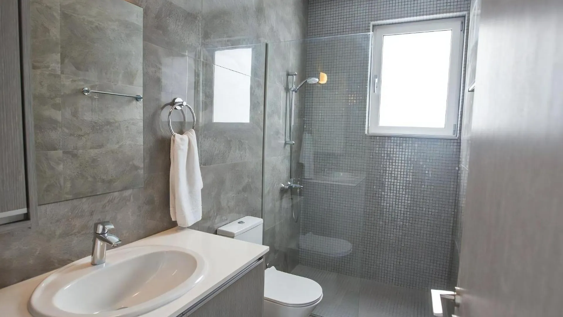Villa Olive Bronze, Luxurious 2Bdr With Pool, Close To Protaras Strip And Beach